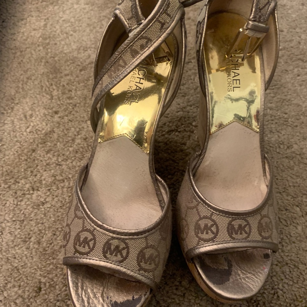 Michael Kors Gold and Tan Heels with Chic Design